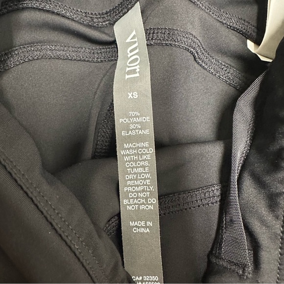 Vuori Women's Classic Black Leggings size XS NWOT side pockets - Picture 7 of 9